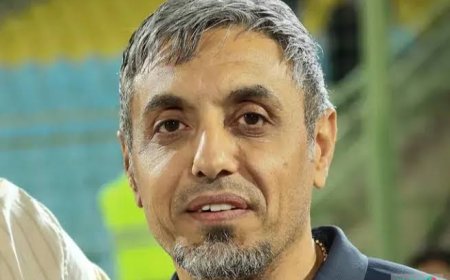 خطیبی: بازیکن ۲۷ ساله را ۵ دقیقه به زمین می‌فرستند و ادعای جوان‌گرایی دارند!