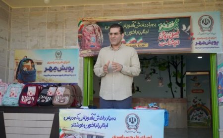 بسته‌های نوشت‌افزار به دانش‌آموزان روستای تل سیاه اهدا شد