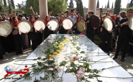 گزارش تصویری از آیین دف نوازی حافظیه به مناسبت روز بزرگداشت حافظ شیرازی