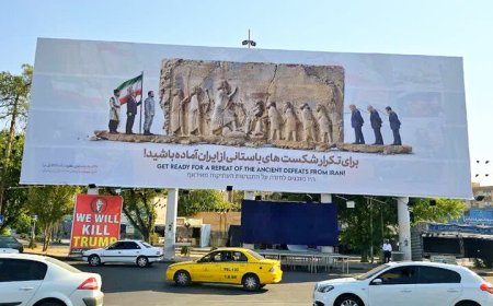 بیستون، نماد ایستادگی ایران بر دیوارنگاره میدان امام حسین(ع) شیراز