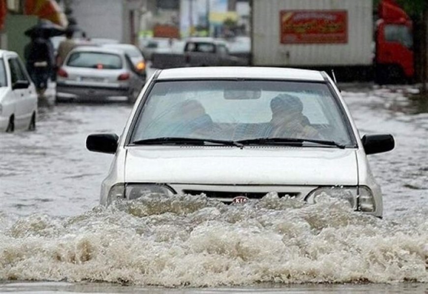 یک کوچه در بیم باران