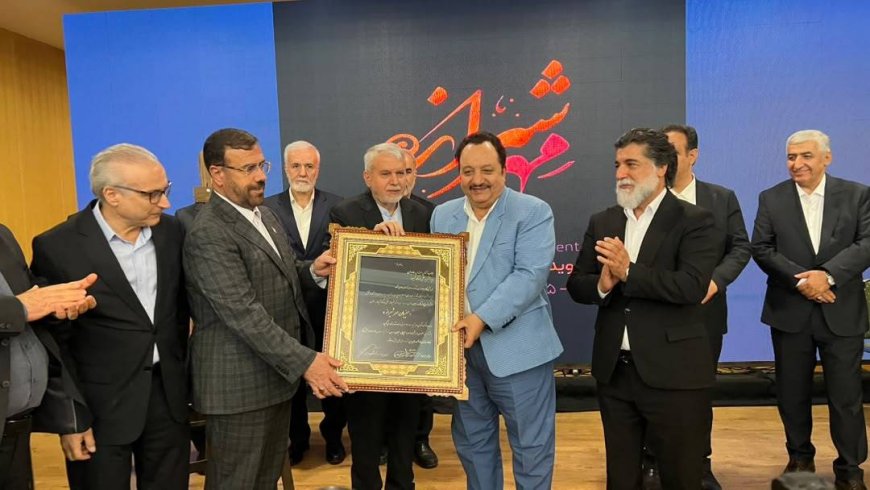 اهدای «نشان مهر» به حمید جاویدان مدیر هتل بزرگ شیراز